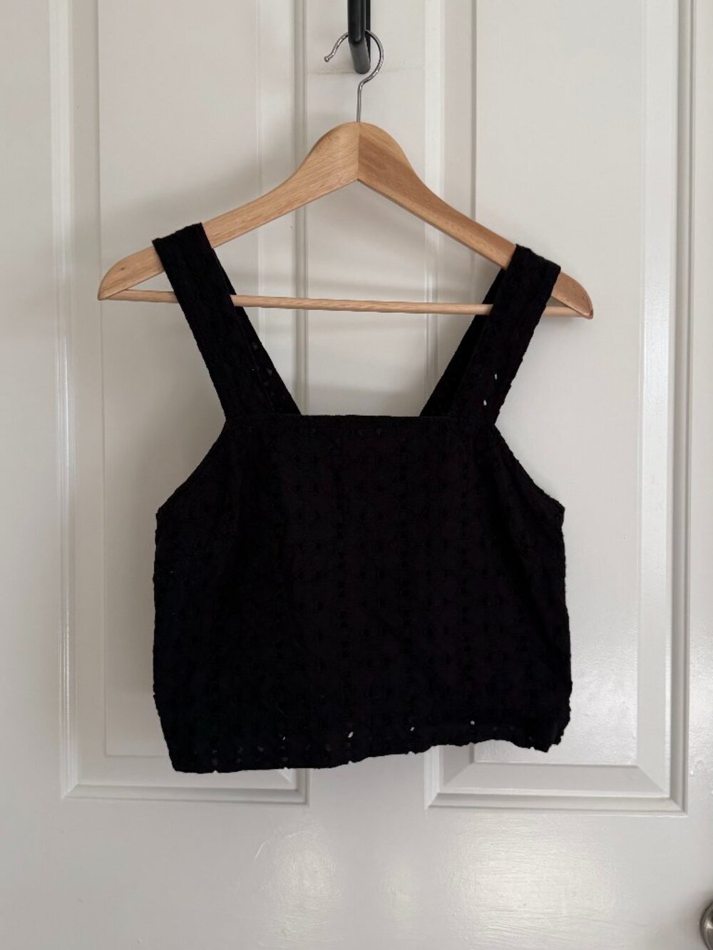 Mossimo Eyelet Cropped Tank, Size Small